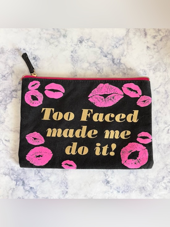 Too Faced Handbags - NWOT Too Faced Makeup Cosmetic Bag Kiss Print Black Pink Canvas Zip Pouch